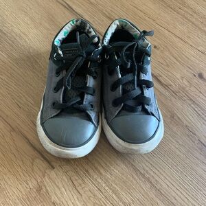 Converse toddler size 8